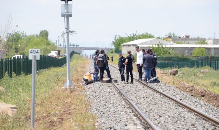 Diyarbakır’da raylar üzerinde başı gövdesinden ayrılmış erkek cesedi bulundu