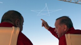 Erdoğan ve Aliyev, Türk Yıldızları ve Solo Türk ekibinin akrobasi gösterisini izledi