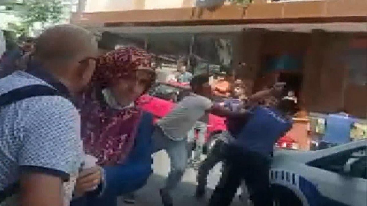 Esenyurt’ta polisle mahalleli arasında arbede