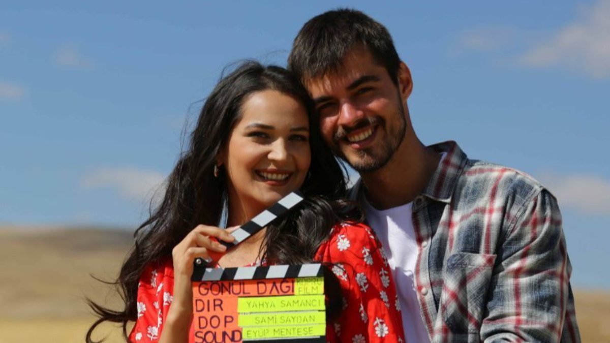 Gönül Dağı’nın Dilek’i göbeğine kadar inen derin dekoltesiyle sosyal medyayı salladı! Beğeni butonu yıkıldı