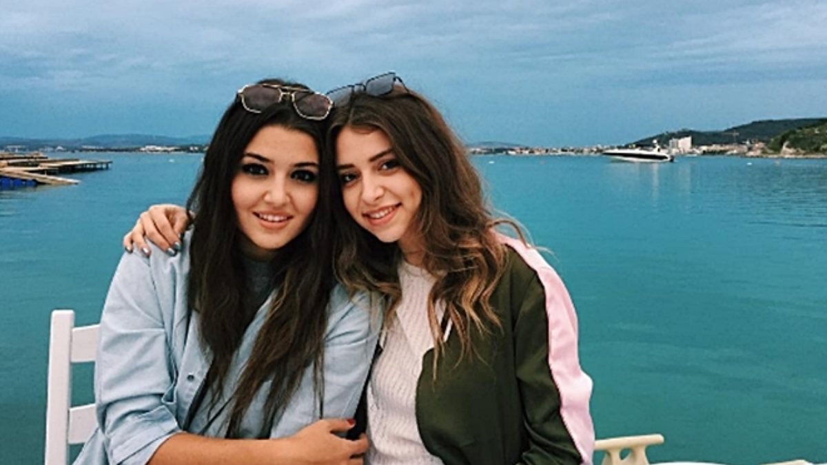 Hande Erçel’in ablası Gamze Erçel iç gösteren transparan kıyafetiyle dudak ısırttı! ‘Hande’yi ezdin geçtin’