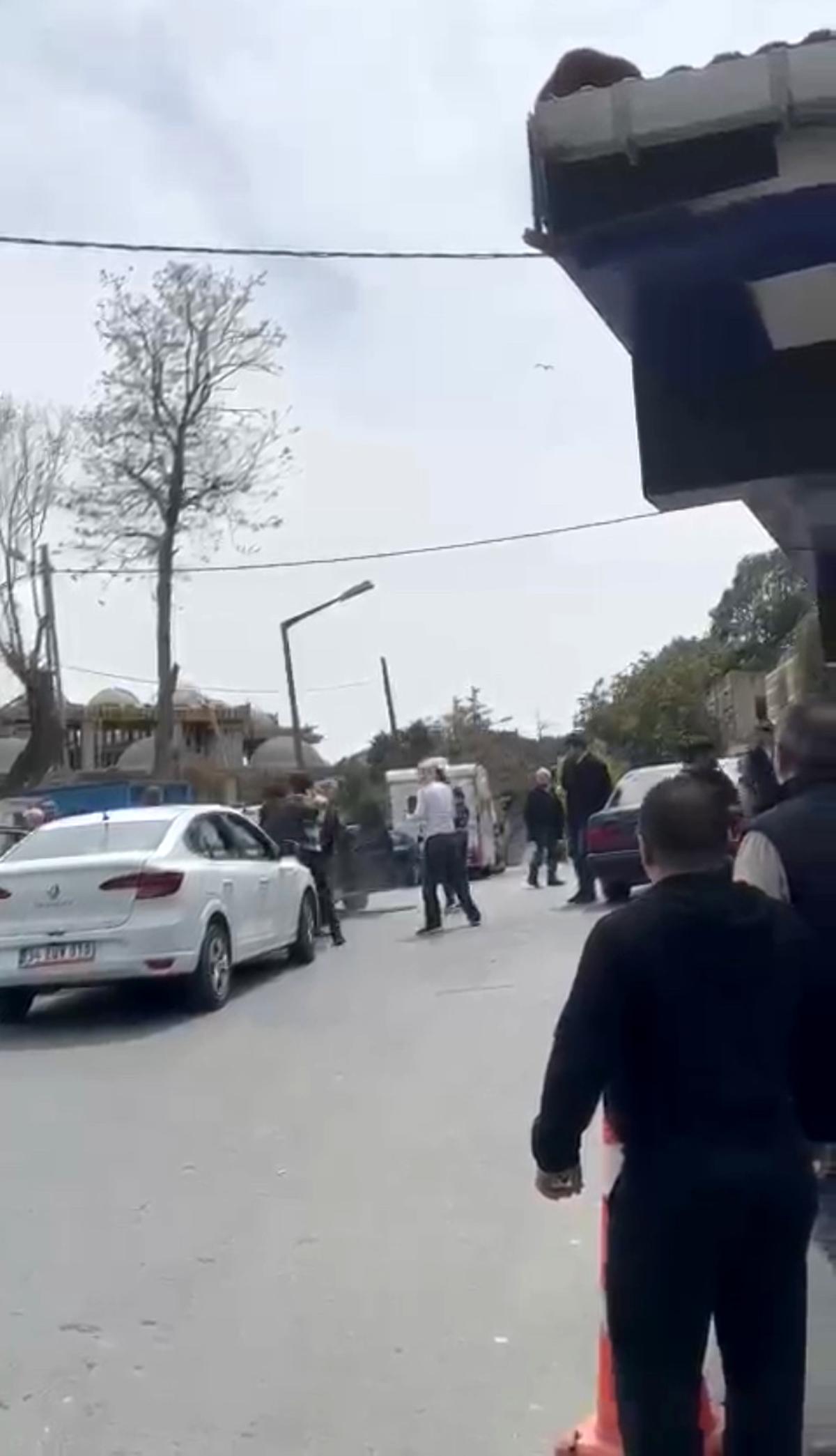 İstanbul’da sokak ortasında silahlı arbede: Ortalık savaş alanına döndü, 3 yaralı