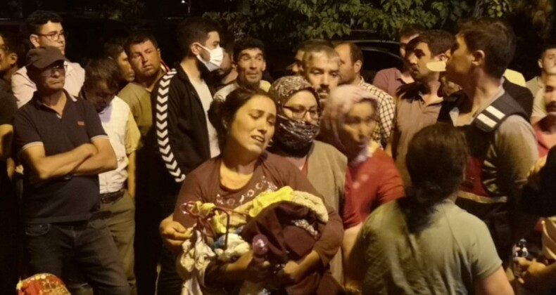 İzmir’de lise öğrencisi 2 kız kayboldu, aileler jandarma önünde toplandı