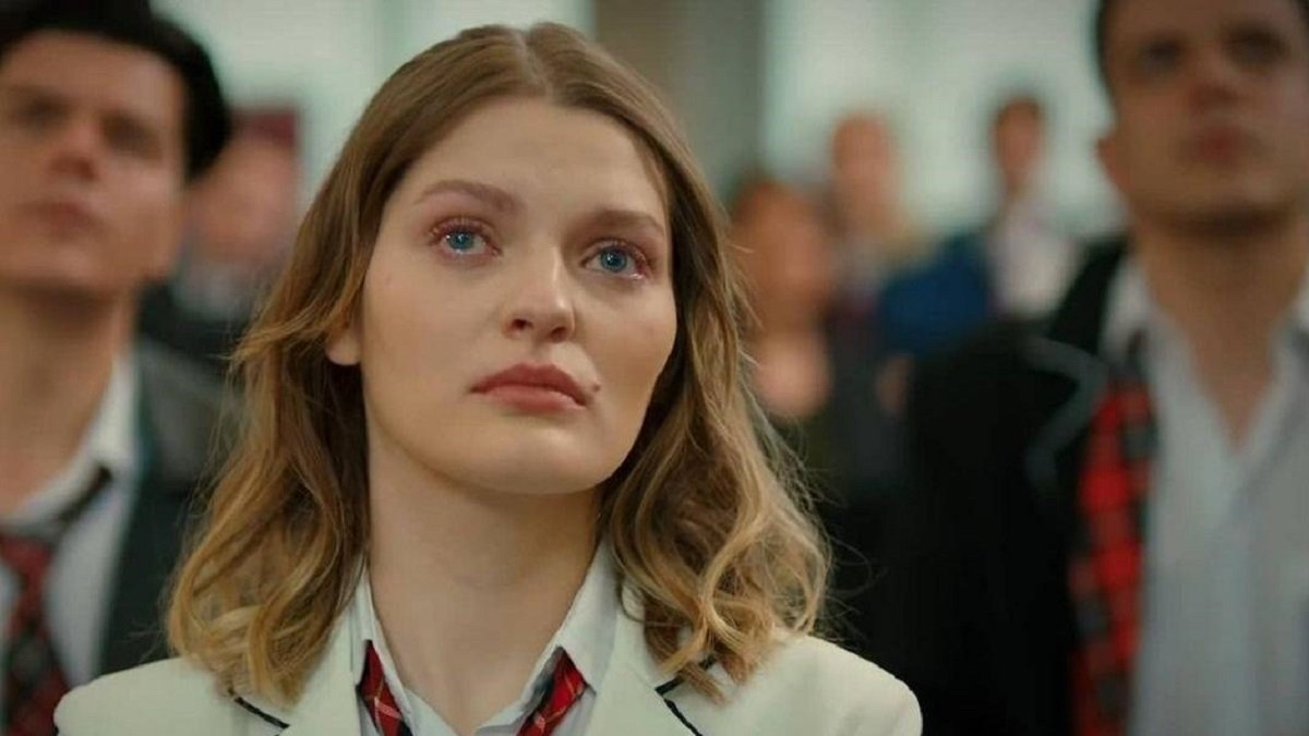 Kardeşlerim’in Harika’sı Gözde Türker imaj değiştirdi! Havuz başında peş peşe verdiği pozlarla ortalığı yıktı