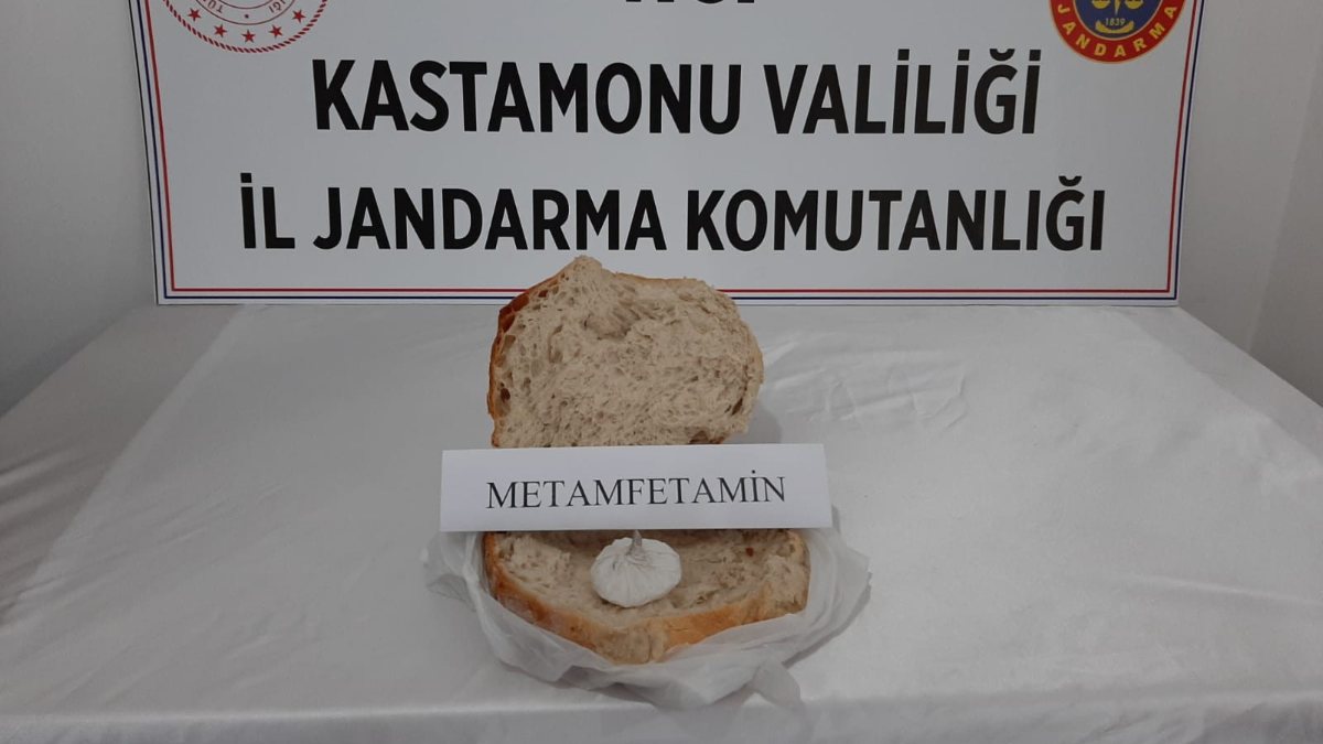 Kastamonu’da ekmek arasına uyuşturucu sakladı