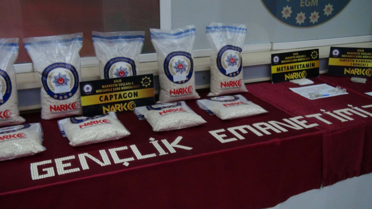 Kilis’te uyuşturucu operasyonu: 203 bin 578 hap ele geçirildi.