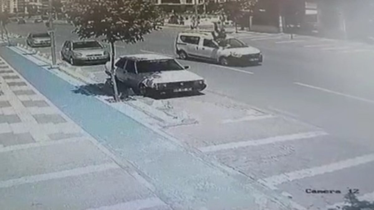 Malatya’da şaşırtan kaza güvenlik kamerasına yansıdı