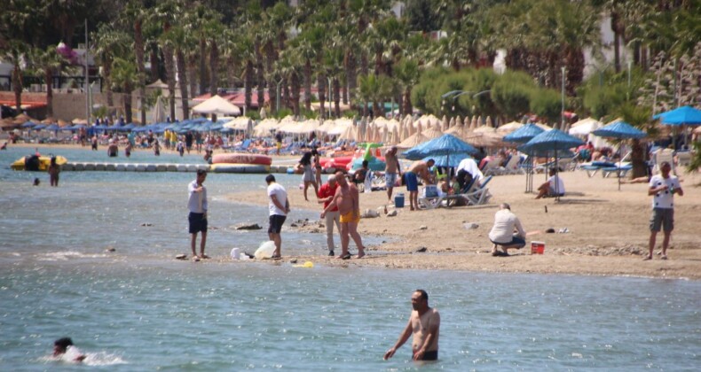 Muğla’da hava ısınınca plajlar doldu