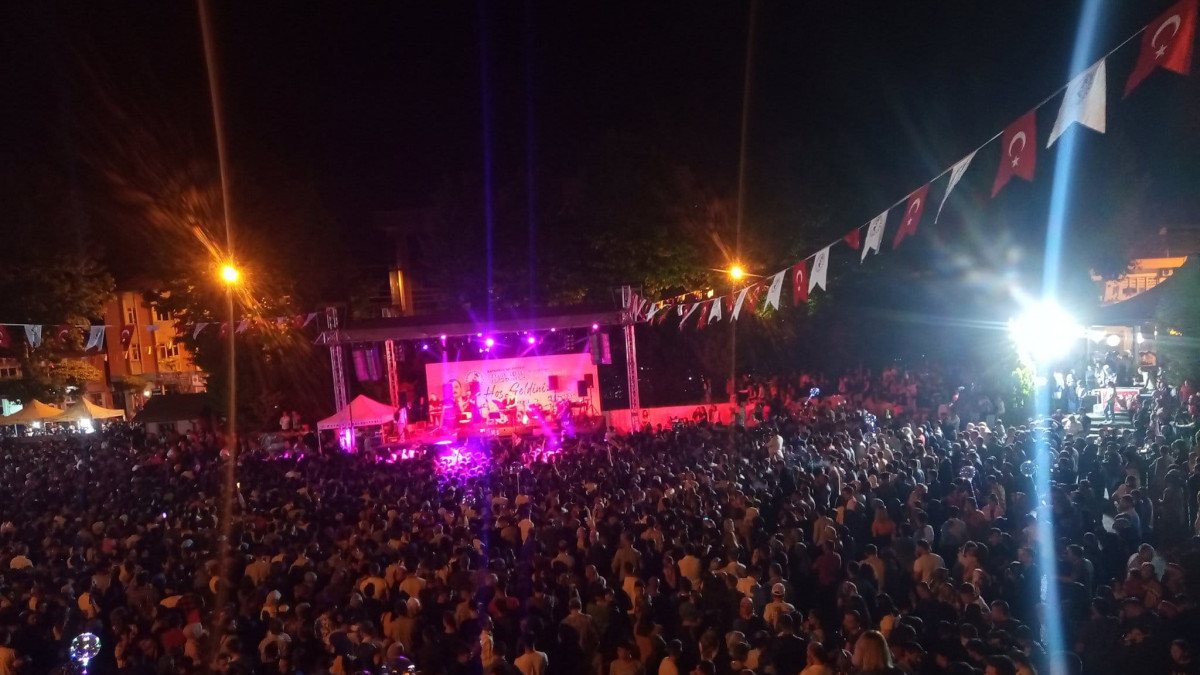 Sakarya’daki Cengiz Kurtoğlu konserinde kavga: 1’i çocuk, 2 yaralı