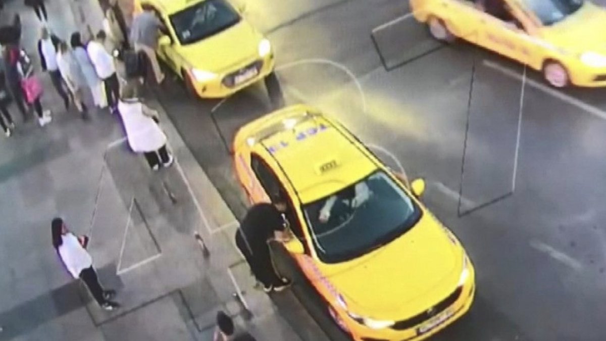 Şişli’de turistlerin paralarını çaldıkları iddia edilen iki taksici yakalandı