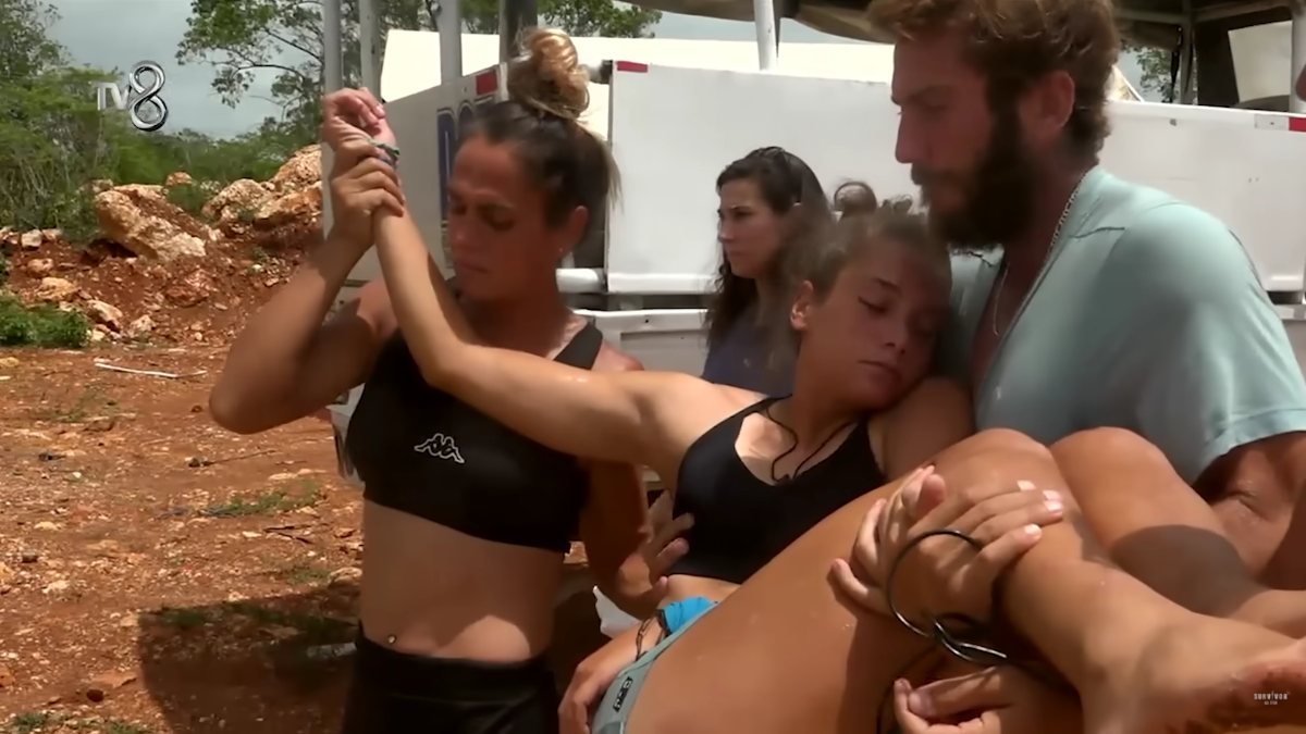 Survivor’da talihsiz kaza: Nisa Bölükbaşı kafasını vurdu, bir daha kalkamadı!