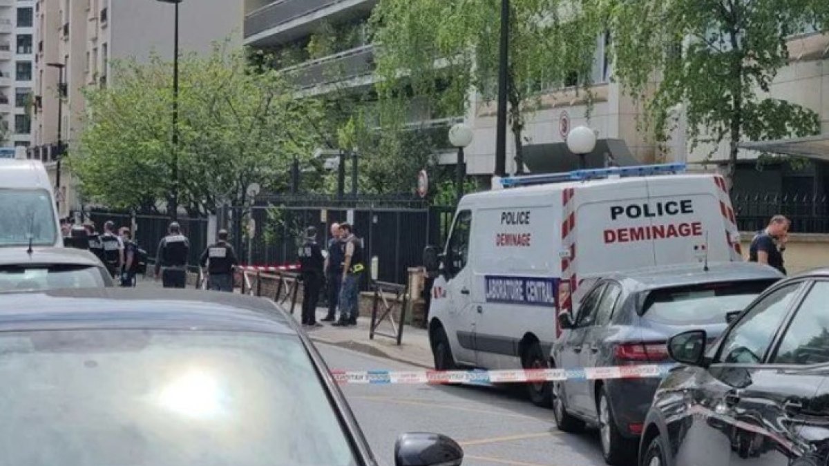 Türkiye’nin Paris Başkonsolosluğuna havai fişekli saldırı