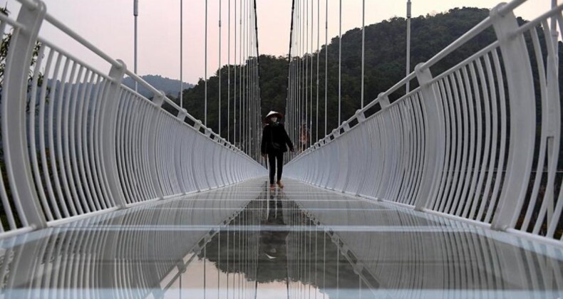 Vietnam’daki cam köprü, uzunluğuyla rekorlar kitabına girdi