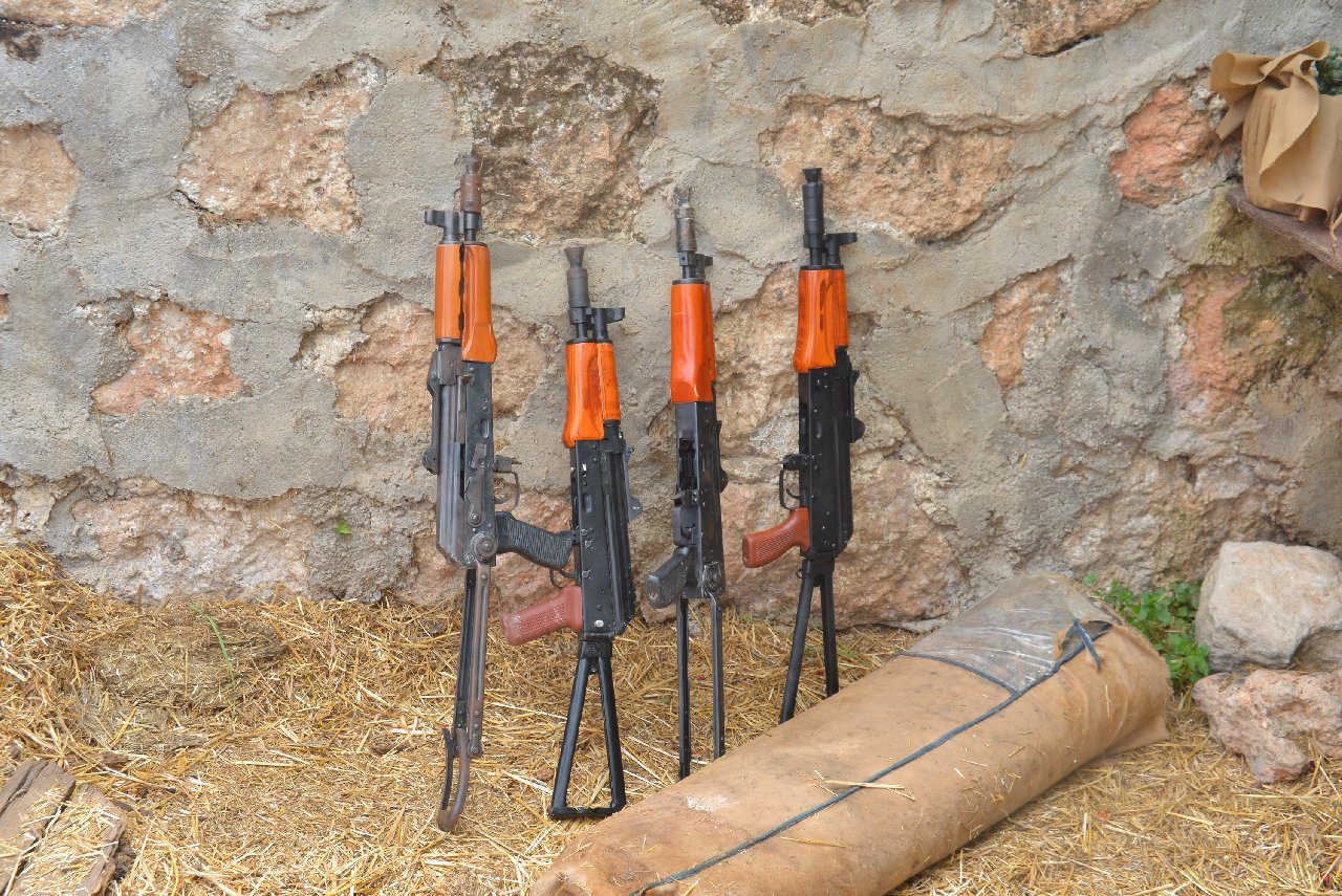 Yüzlerce ruhsatsız silah ele geçirildi