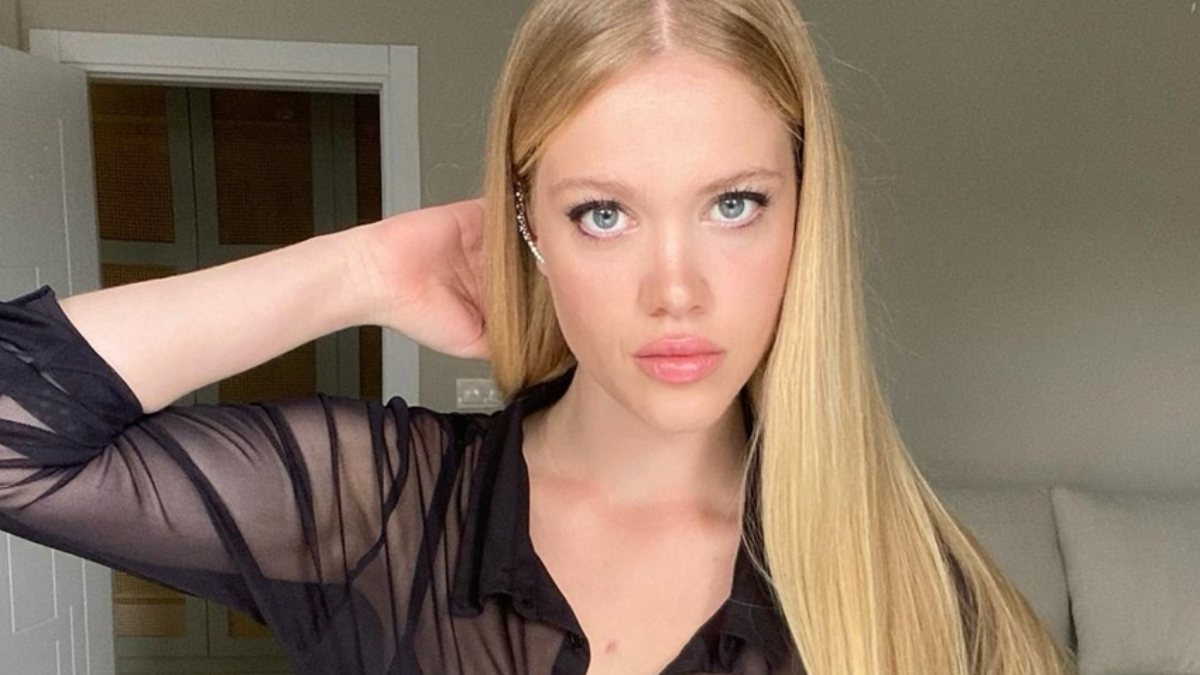 ‘Zoomladık helal et’ Serel Yereli sütyensiz pozuyla takipçilerini coşturdu