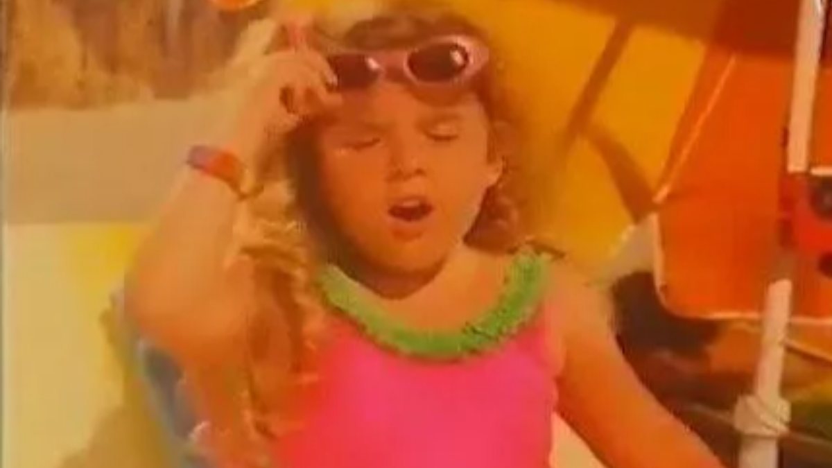 ’10 yüz bin milyon baloncuk’ repliğiyle tanındı! İşte o minik yıldızın şimdiki hali…