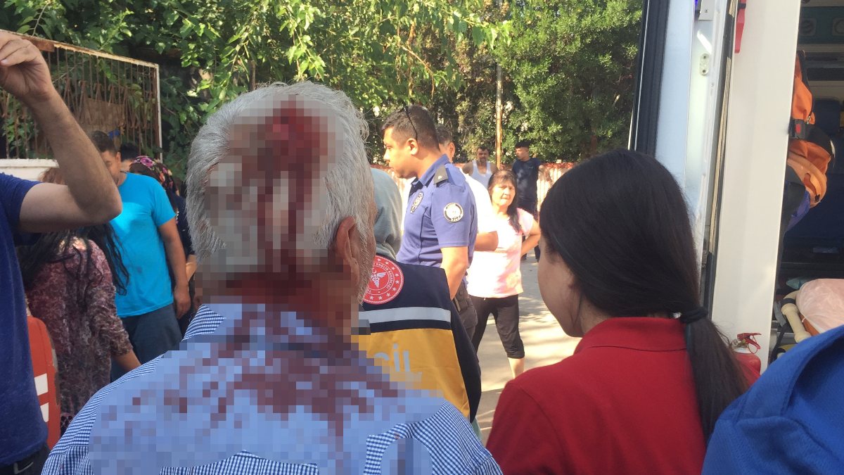 Adana’da uyuşturucu bağımlısı, akrabalarını darbetti