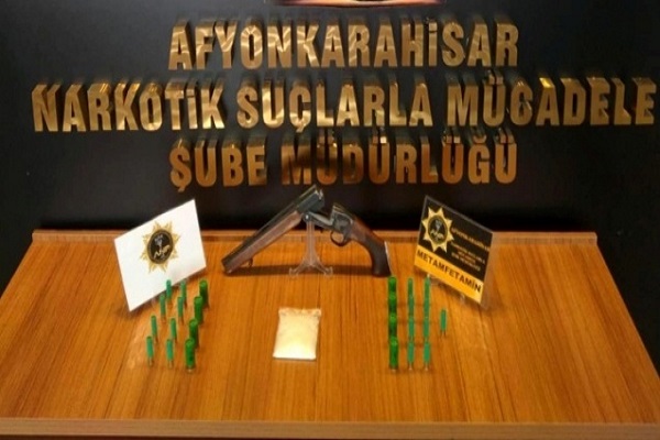 Afyonkarahisar​’da otomobilde uyuşturucu ele geçirildi
