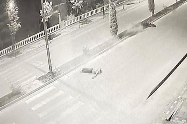 Afyonkarahisar’da refüje çarpan motosikletin sürücüsü öldü