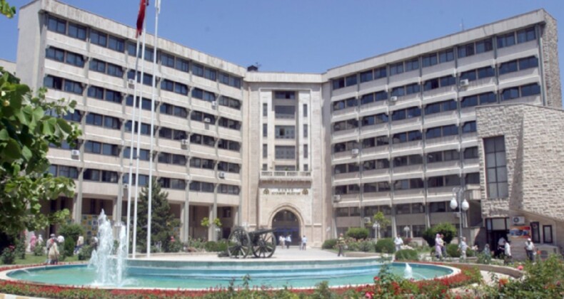 AKP’li belediye yöneticilerine milyonlarca lira ‘huzur hakkı’ maaşı