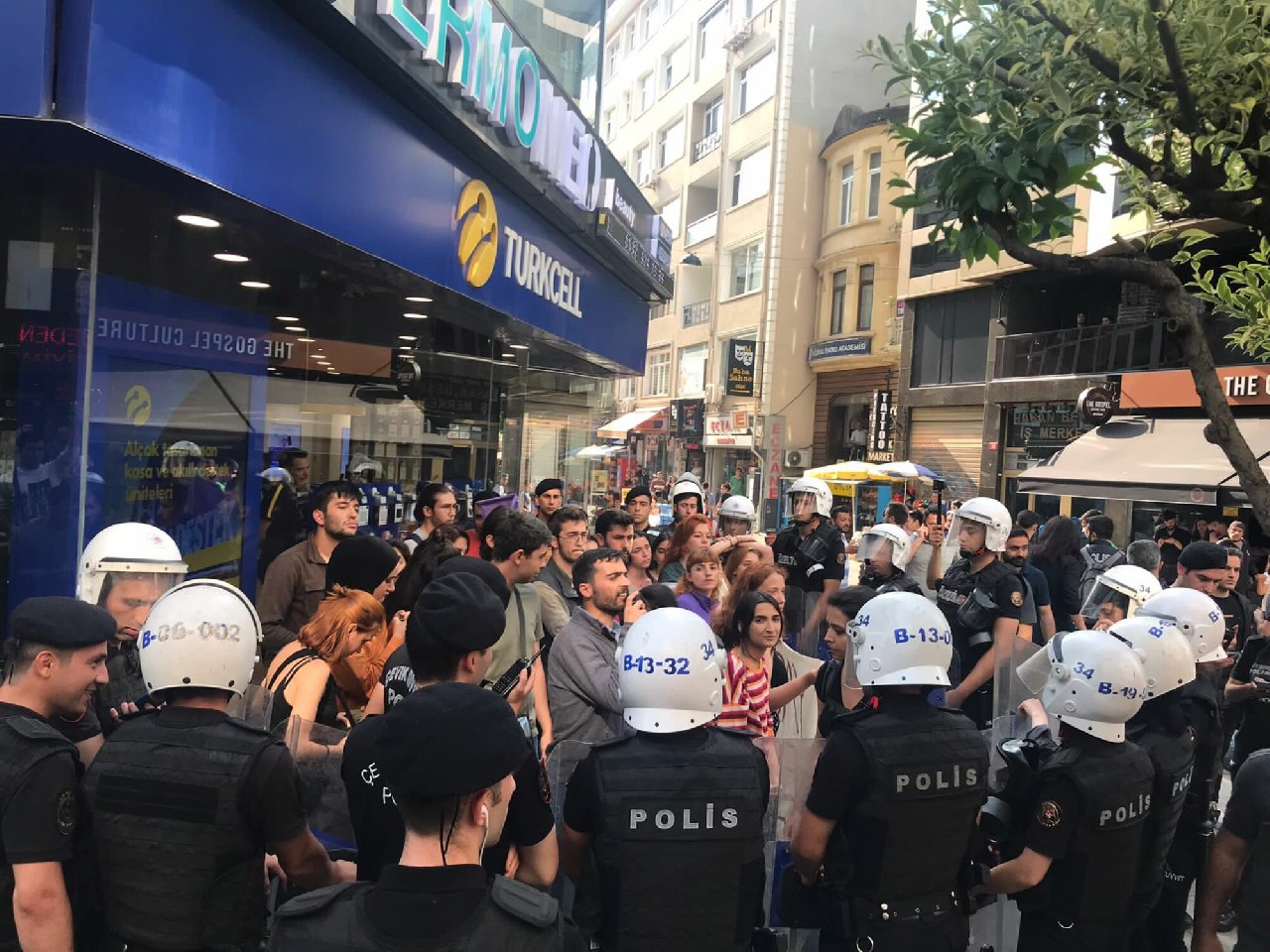Alternatif Üniversiteli Festivali’ne polis saldırısı