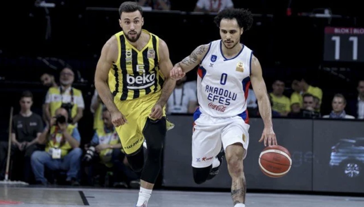 Anadolu Efes evinde kazandı! Seri uzadı