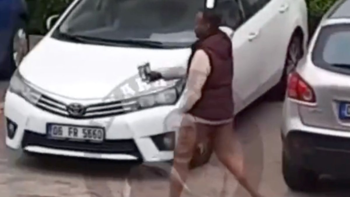 Ankara’da caddede uygunsuz şekilde yürüyen kişi gözaltına alındı