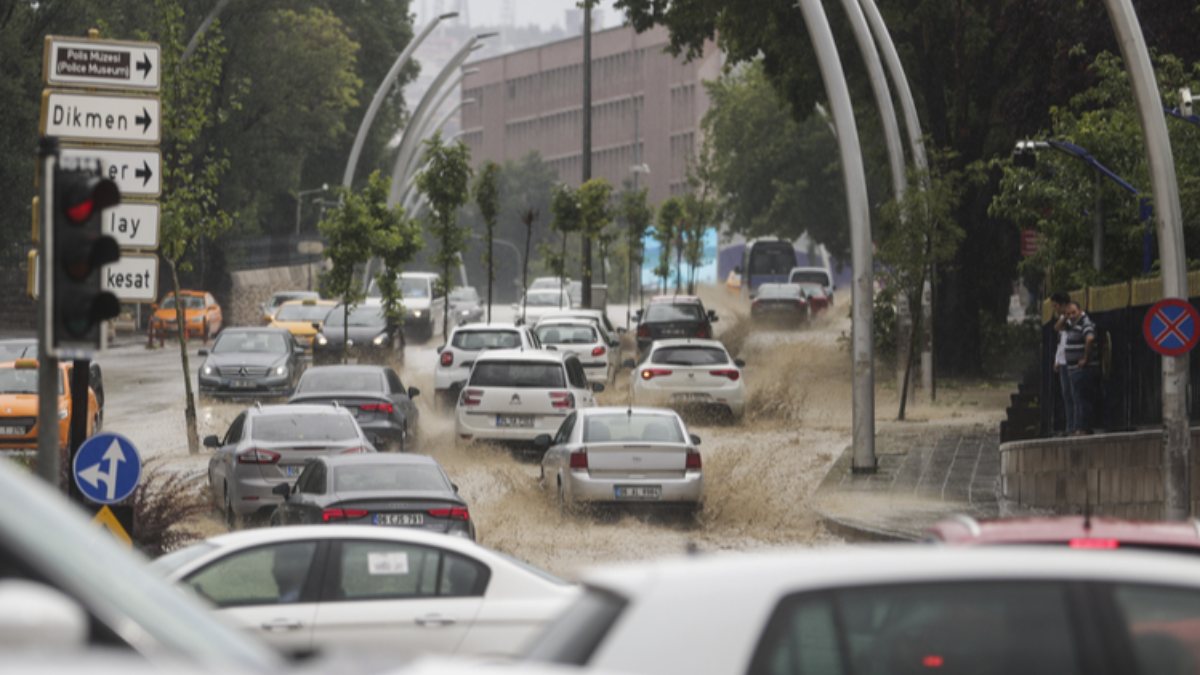 Ankara’da sağanak sonrası çekilen kareler