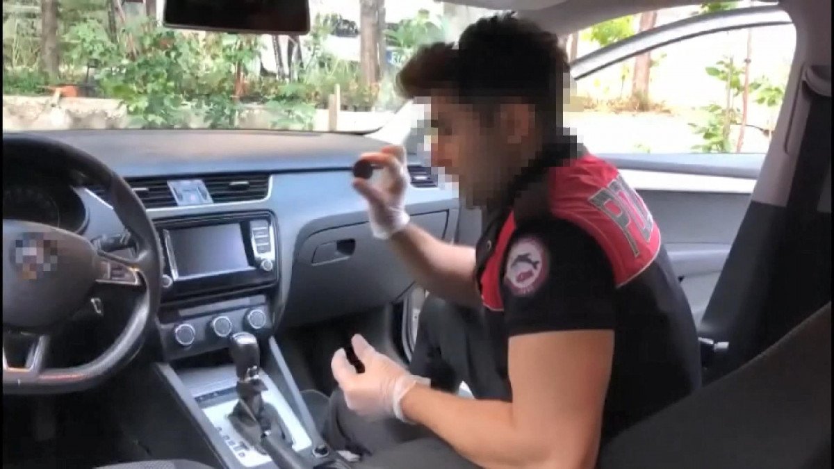 Ataşehir’deki AVM’nin otoparkında uyuşturucu satarken suçüstü yakalandı