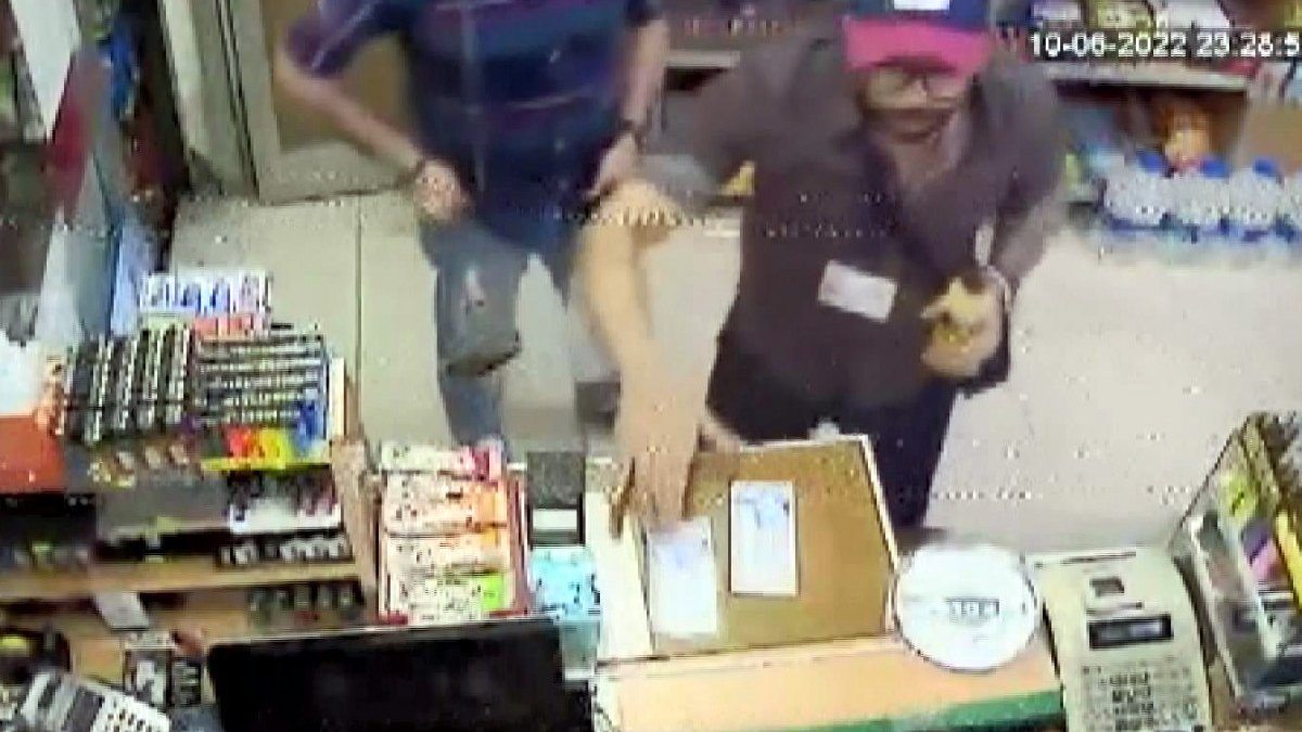 Avcılar’da sahte dolarla alışveriş yaptı, para üstü aldı