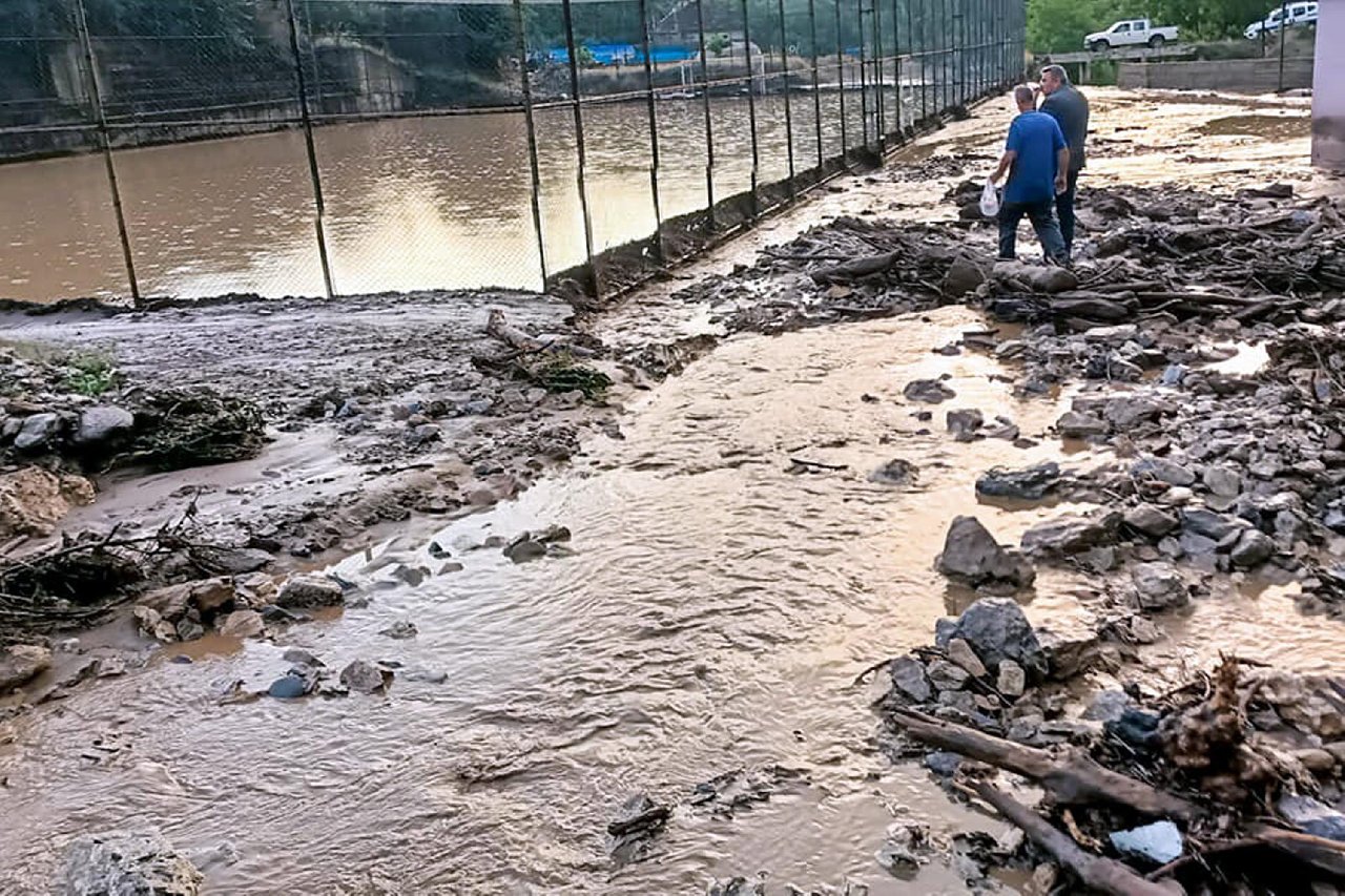 Aydın’da sağanak: Dere taştı, evleri su bastı