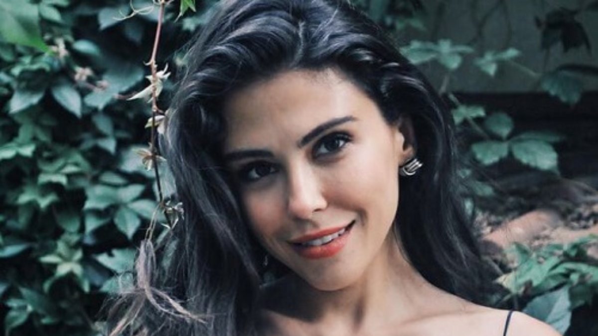 Baba’nın Elif’i Dilara Aksüyek sütyeni bu sefer dışına giydi! ‘Yok daha neler’