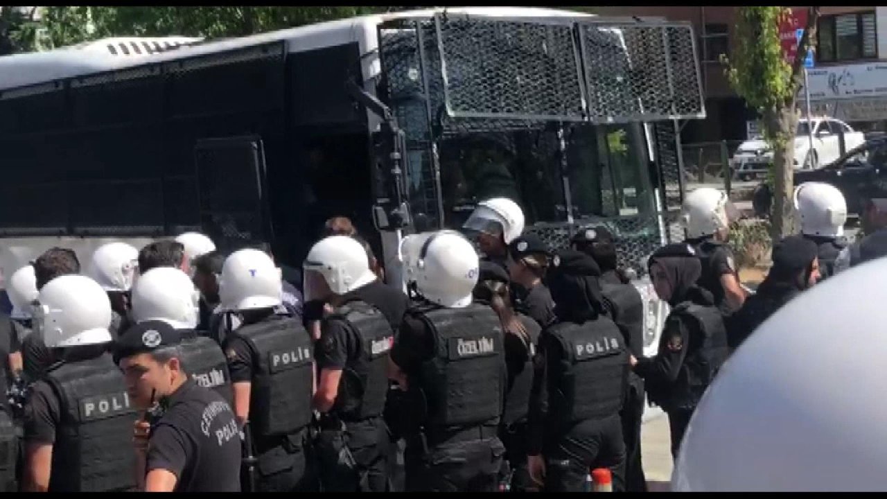 Bakırköy Adliyesi önünde çıkan arbedede 12 gözaltı