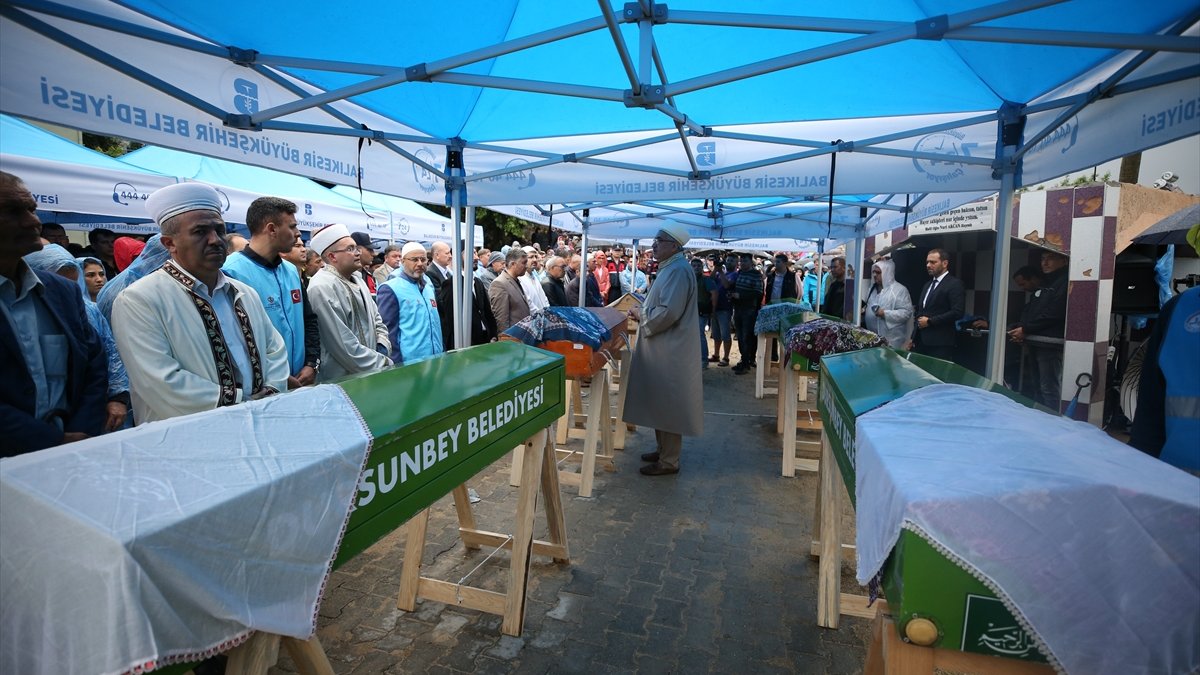 Balıkesir’deki kazada can veren kadınlara veda