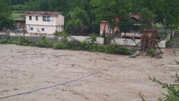 Bartın’da dereler taştı: Karabük yolu su altında