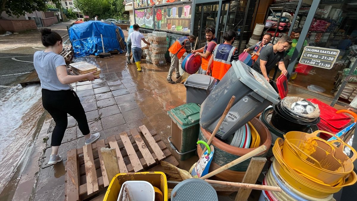Bartın’da sel sonrası temizlik çalışmaları başladı