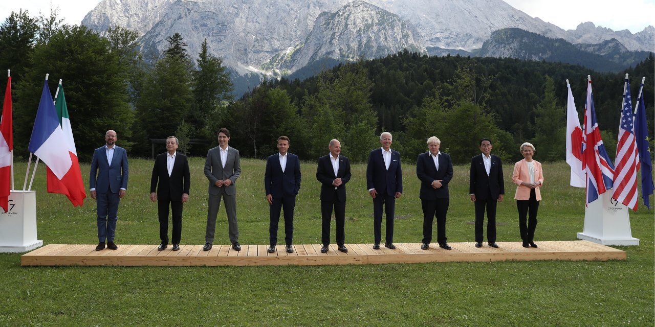 Biden duyurdu: Rusya’ya altın ithalatı yasağı