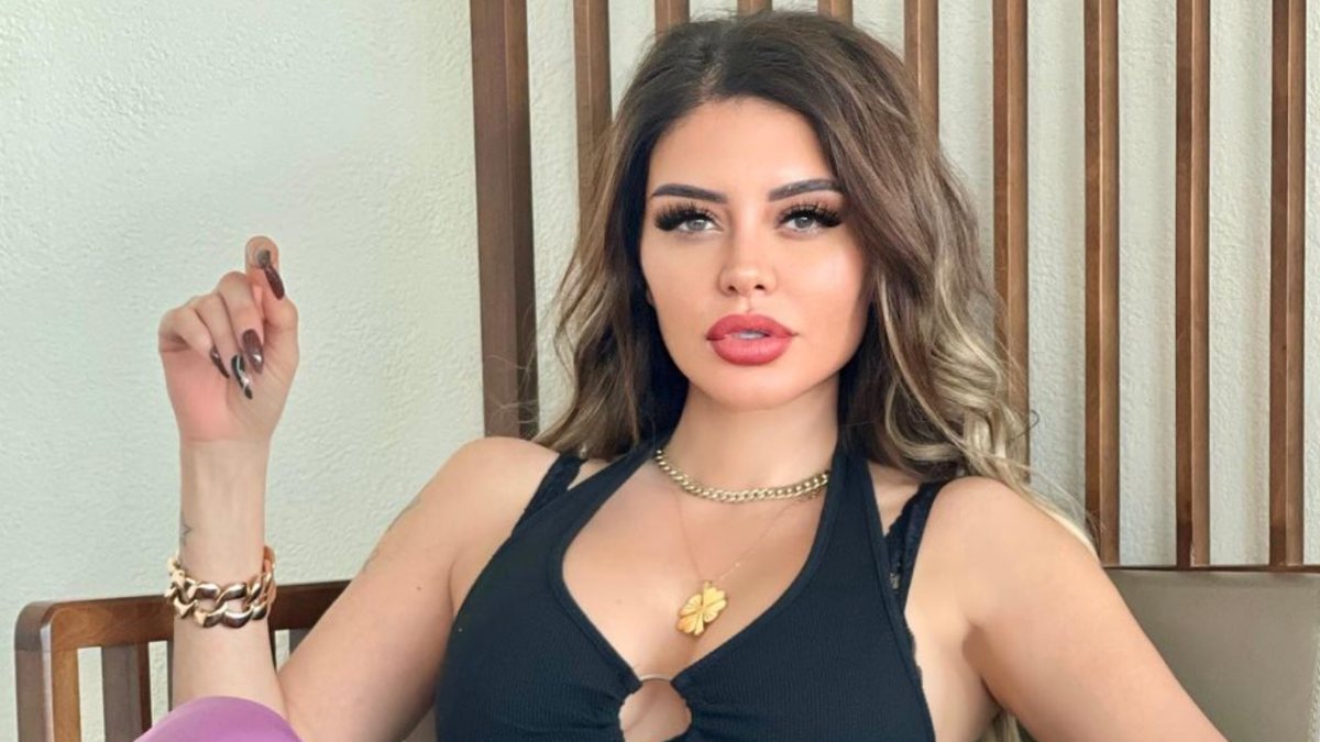 ‘Biraz edep’ Ebru Polat boğaza karşı kalça salladı, sosyal medyayı alt üst etti!