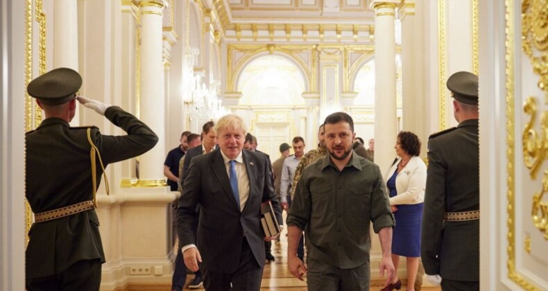 Boris Johnson: Ukrayna ordusundaki 10 bin askeri 120 günde eğitebiliriz