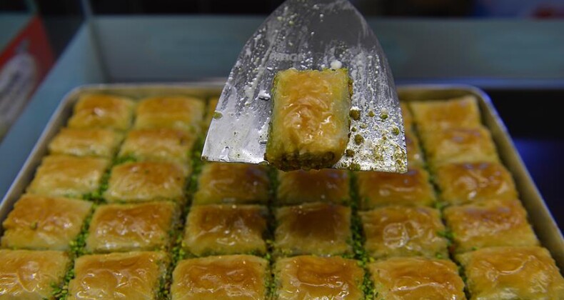 Boş tost, boş gözlemeden sonra şimdi de şerbetsiz baklava dönemi