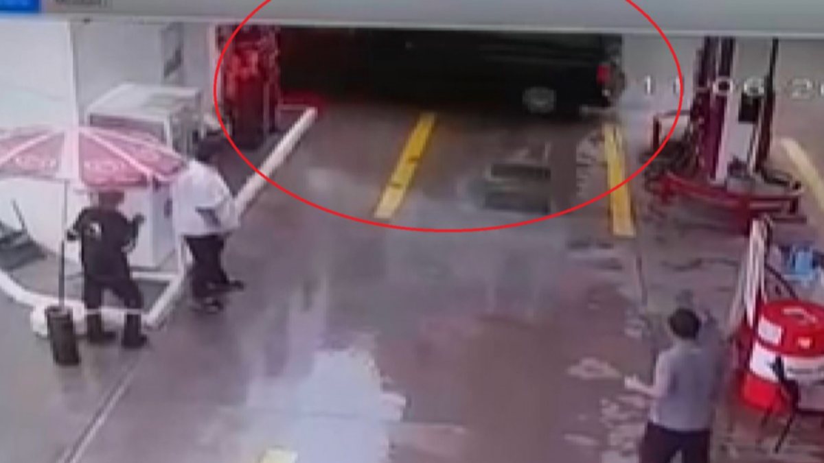 Bursa’da kalp krizi geçiren şoför, markete daldı