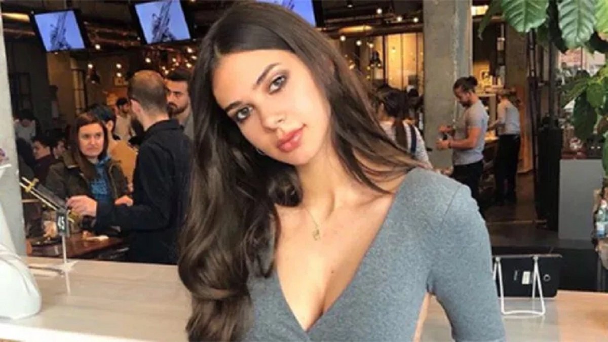 Defne Samyeli’nin kızı Deren Talu ekranlara dönüyor! Bakın hangi diziyle el sıkıştı