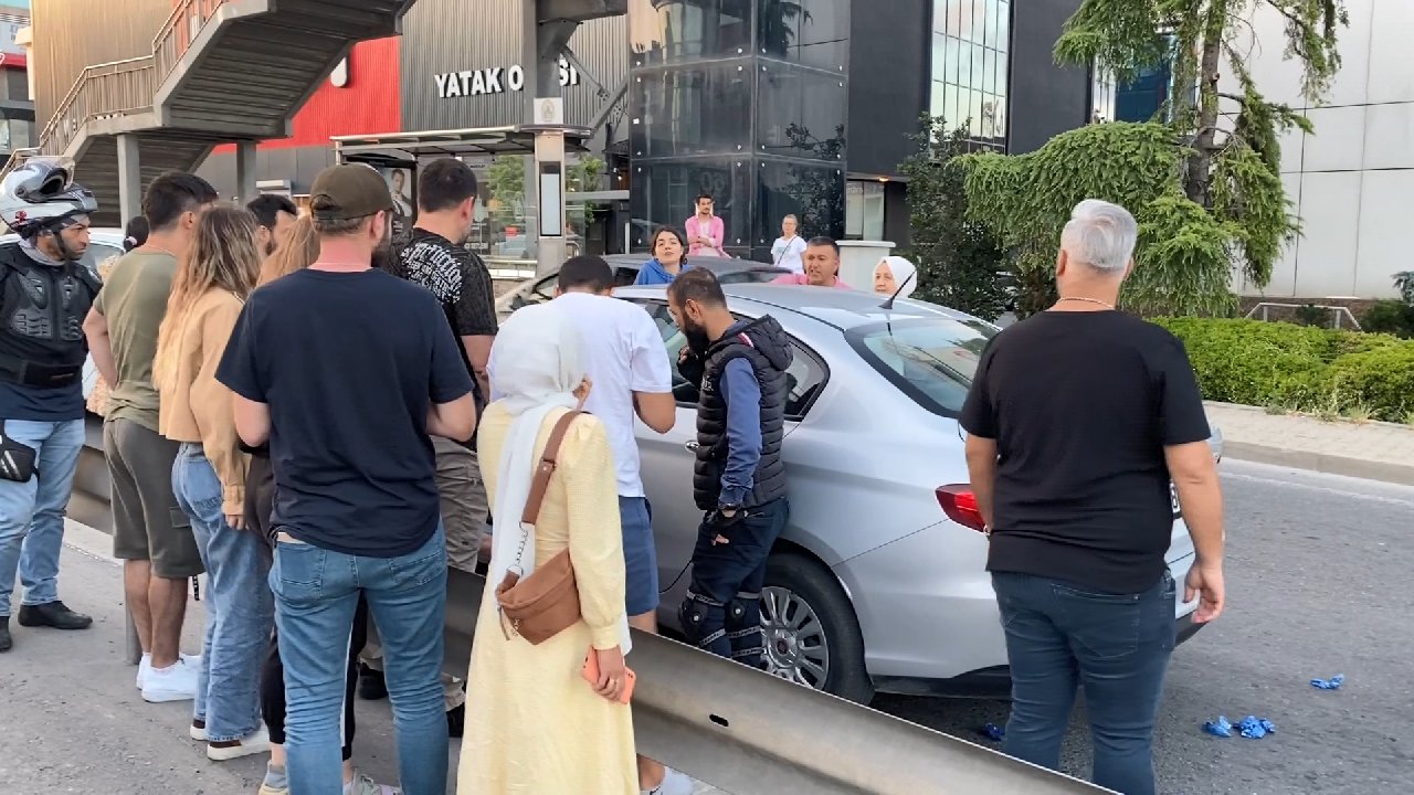 Direksiyonda kalp krizi geçiren sürücüye sağlık çalışanı kalp masajı yaptı