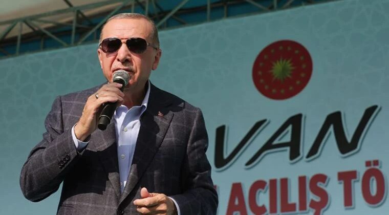 Erdoğan’ın takvimi 40 yıl şaştı: Van’a üniversiteyi biz getirdik