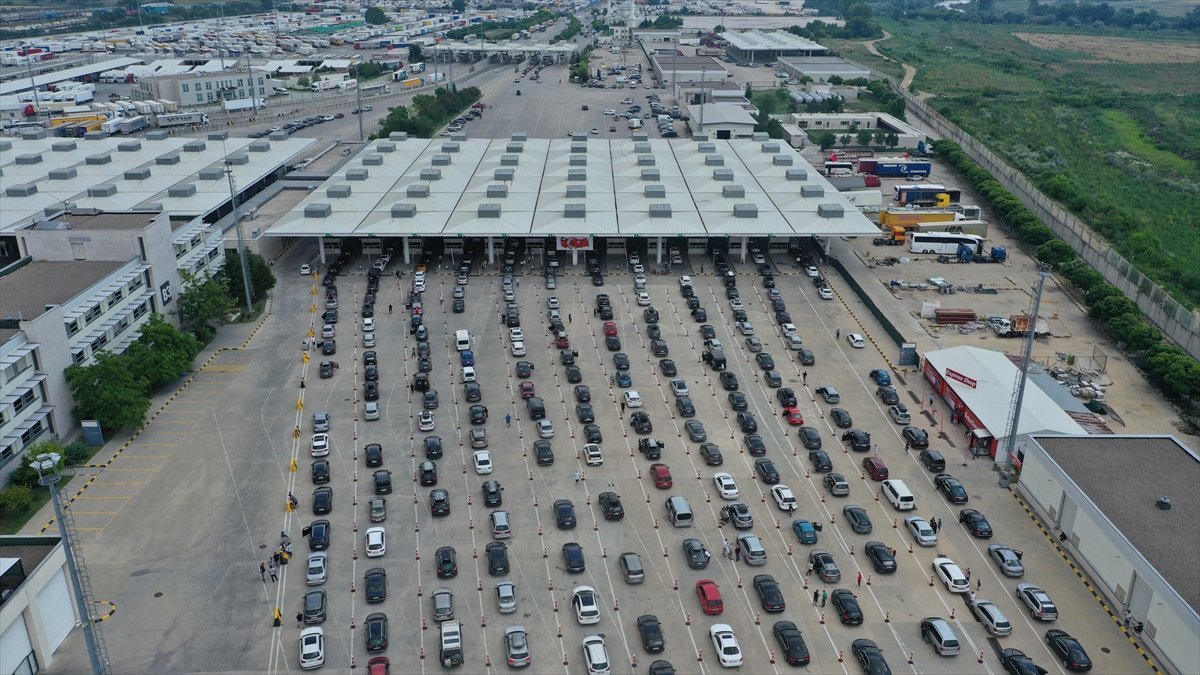 Gurbetçilerin gelişi yoğunlaştı, sınır kapılarından girişler arttı