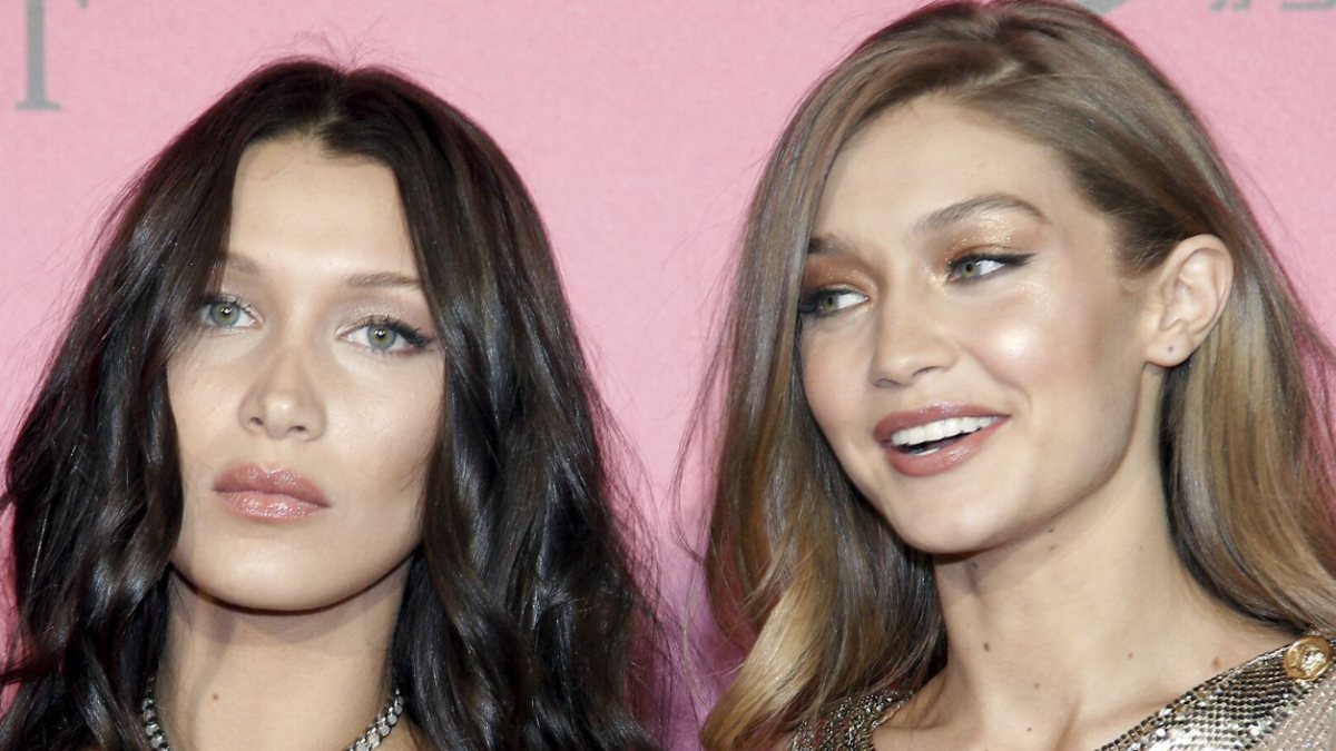 Hadid kardeşlerin defile tarzı olay oldu! Tanınmayacak hale geldiler…