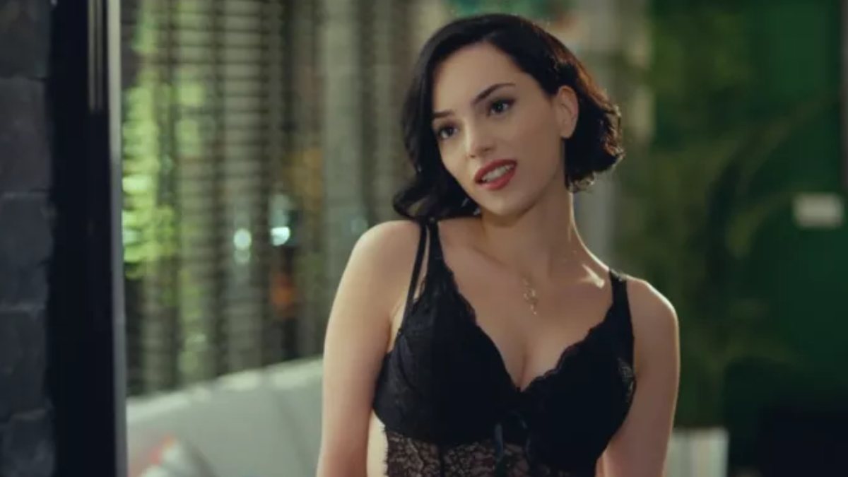 ‘İyilik’in fettan Damla’sı Sera Kutlubey’in gizli yeteneği şaşırttı! ‘Senden hiç beklemezdik’