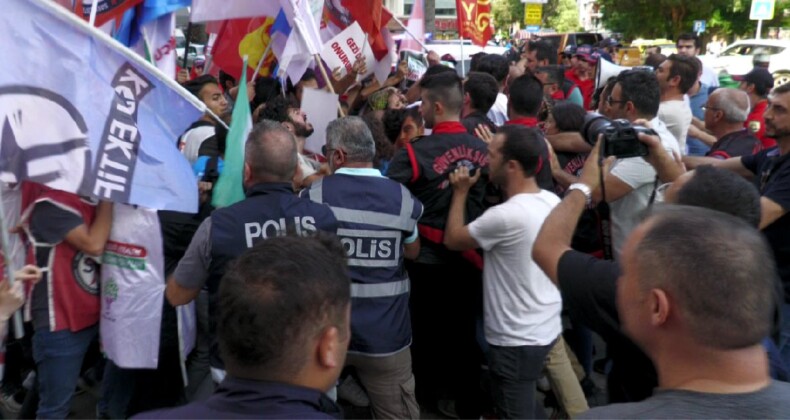 İzmir’de Gezi anması gergin başladı konserle bitti