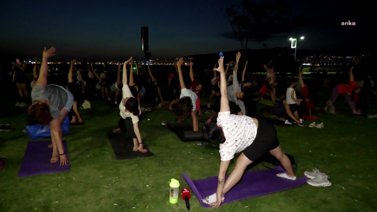 İzmir’de kadınlardan ‘yoga yasağı’ protestosu