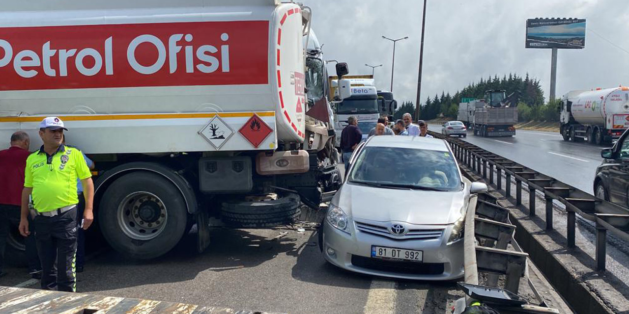 İzmit’te otoyolda 7 araç birbirine girdi: 5 yaralı